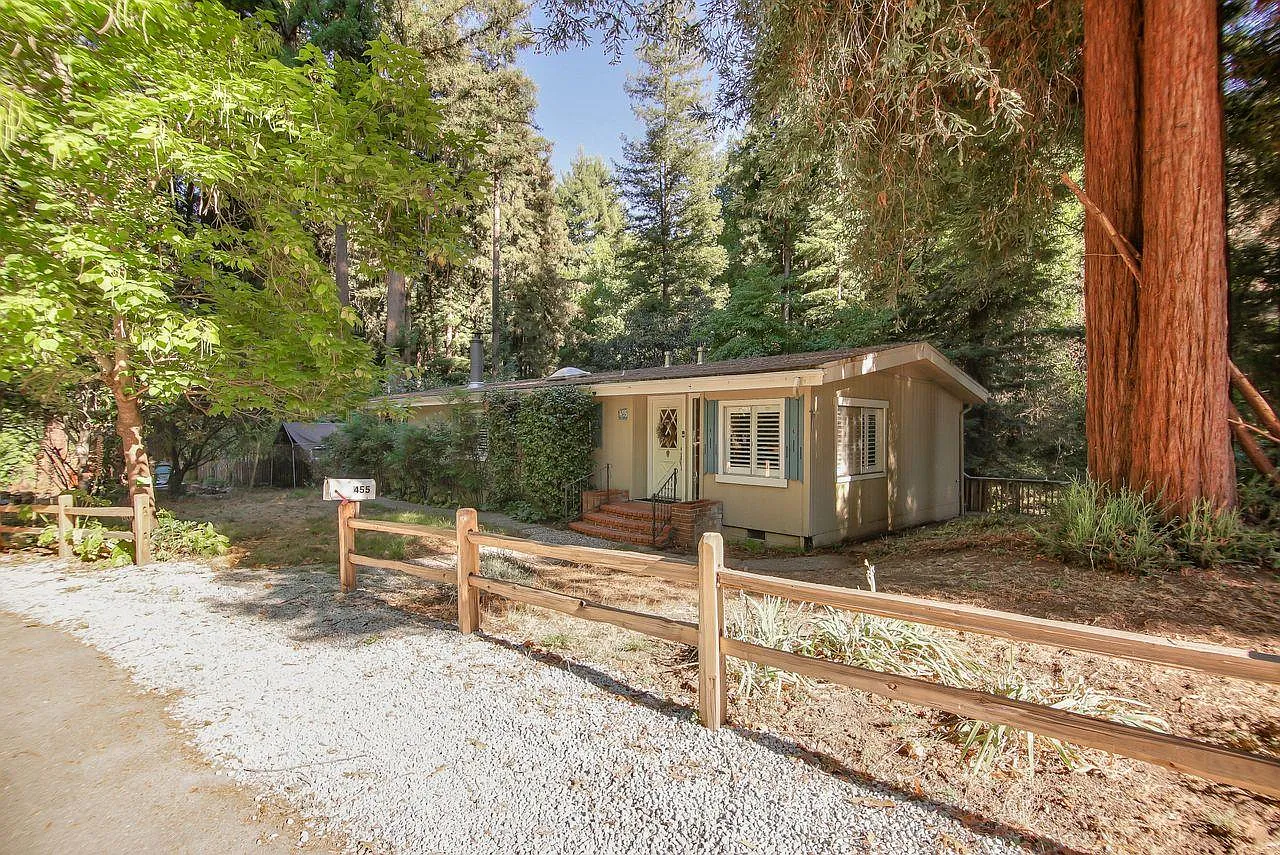 455 Redwood Dr photo 1
