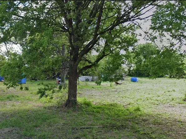 104 Short St, Grandview, TX 76050