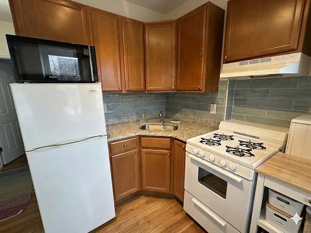 1 bed, $2,669 — Photo 4