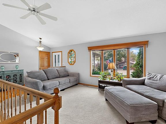 3rd image of 516 4th Ave NE