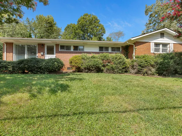 616 W Raleigh St, Siler City, NC 27344