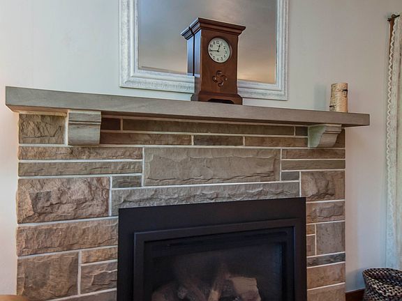 GAS LOG WORKING FIREPLACE