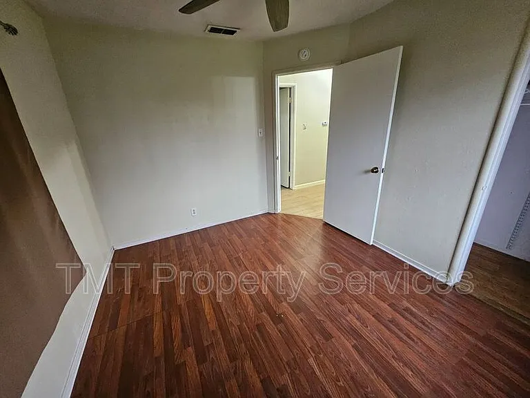 137 W 3rd St — Photo 21