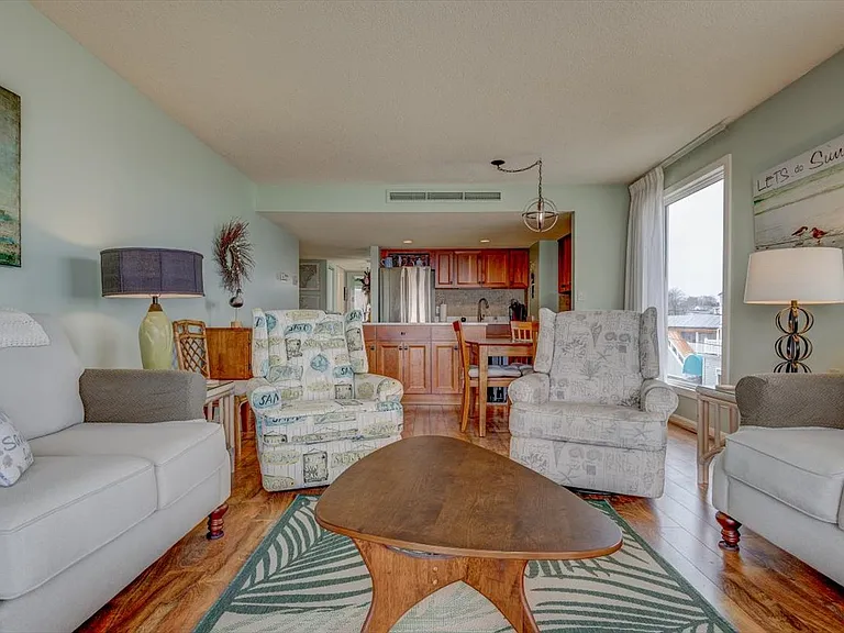 1 Seacliff Ave #3A — Photo 6