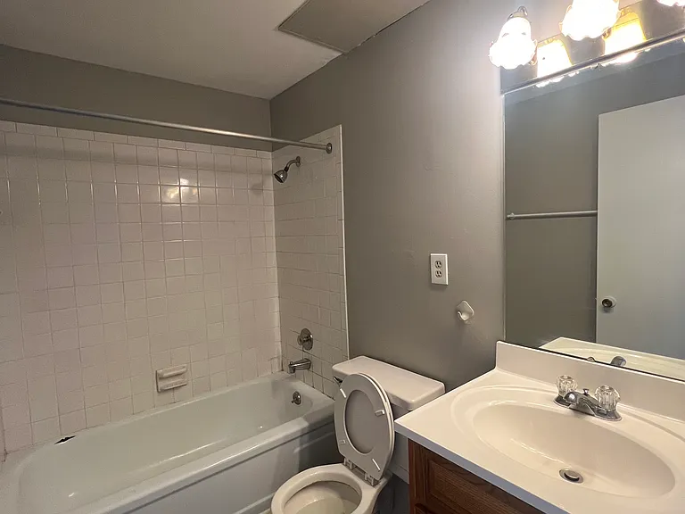 315 Franklin Ave #A — Photo 2