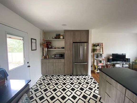 4th image of 2231-33 Susan Pl