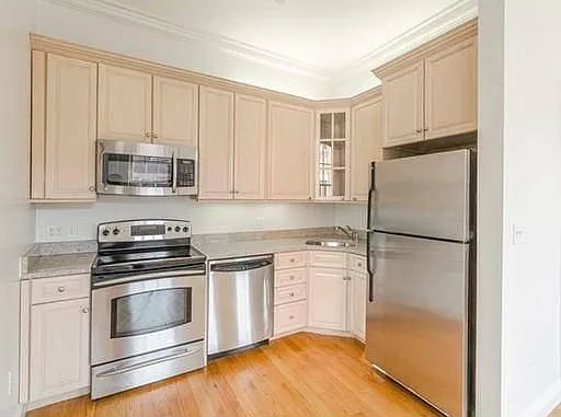 421 Hanover St #23 — Photo 3