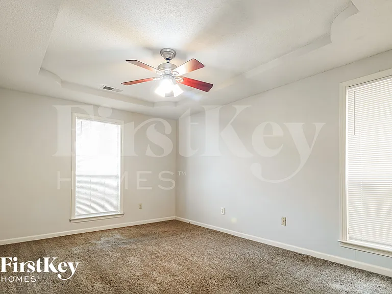 588 N Ericson Dr — Photo 7