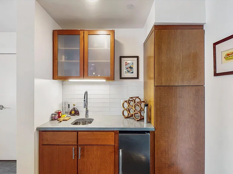 301 N Neil St #808-809 — Photo 21