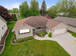 1921 Lexington Dr, Manitowoc, WI 54220