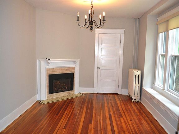 5th image of 115 N Pine Ave