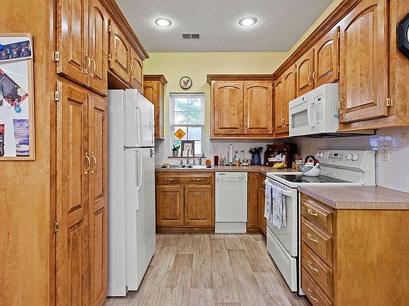 5th image of 8352 Waverly Ave