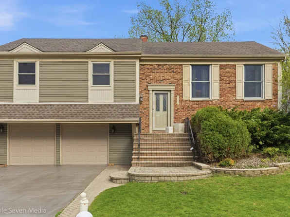 2109 Hitching Post Ln, Schaumburg, IL 60194