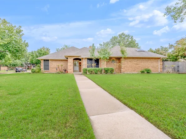 2112 High Country Dr, Carrollton, TX 75007