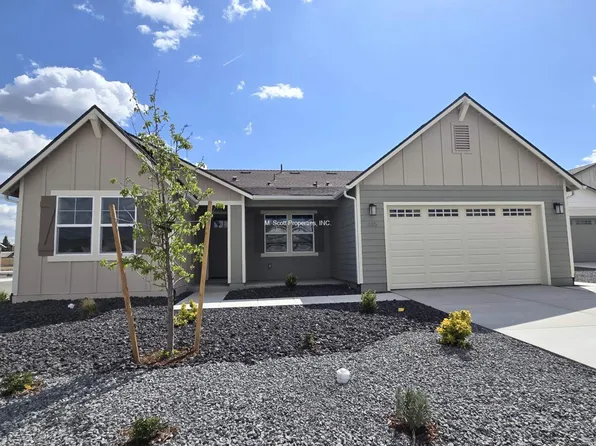 445 Golden Gate Ct, Minden, NV 89423