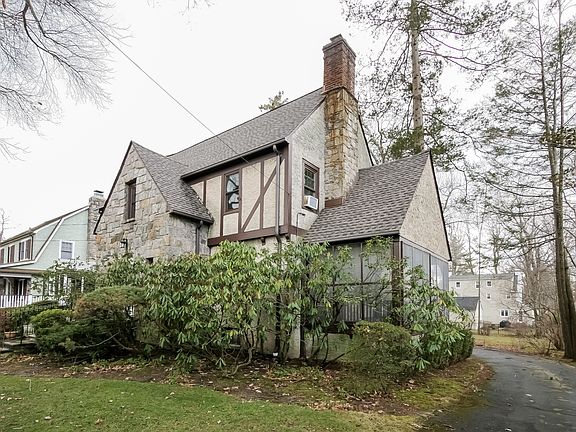 2nd image of 29 Blackthorn Ln