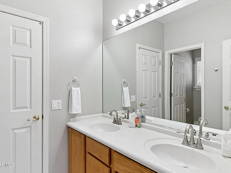 8611 W Foothill Dr — Photo 48