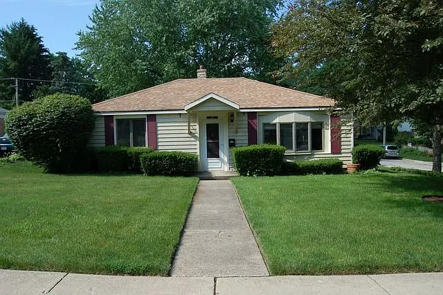 648 E Rockland Rd photo 1