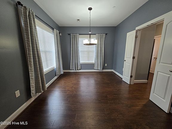 5th image of 1921 Covengton Way