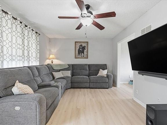 5th image of 813 Valerie Ln