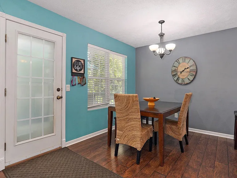 404 E Valley View Rd — Photo 12