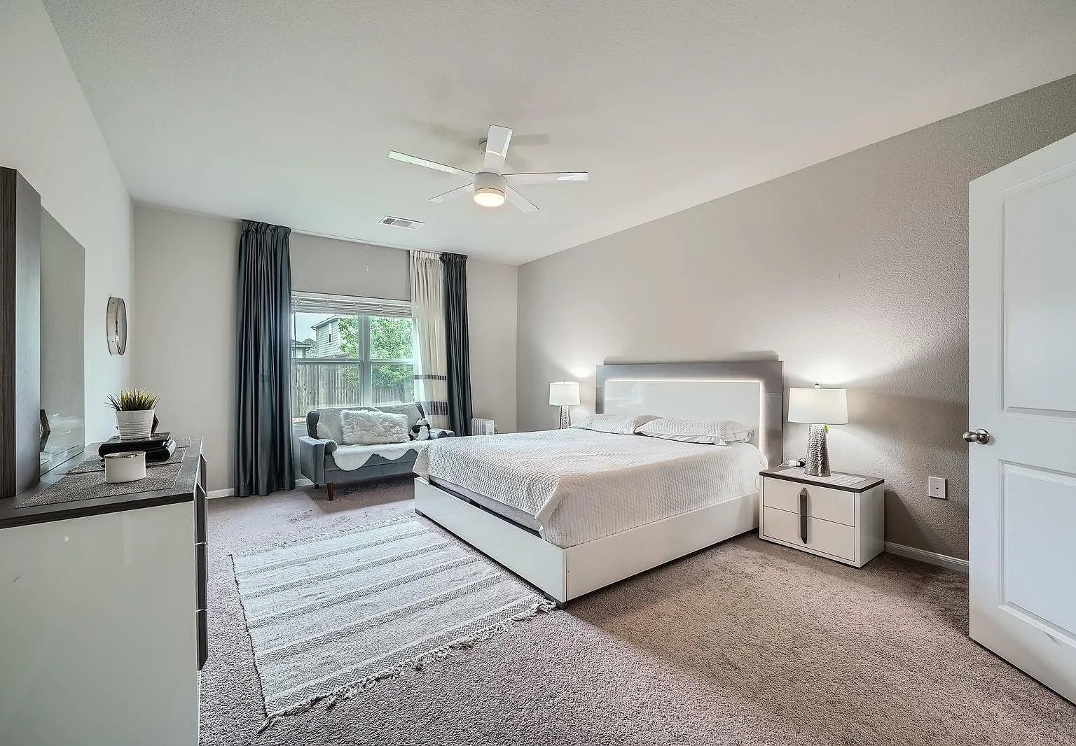 4 bed, 3.5 bath, 2817 sqft, $2,700 — Photo 4