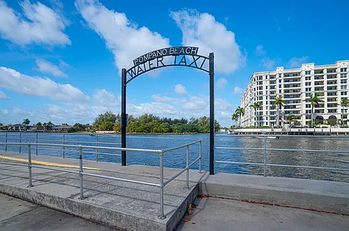 1110 N Riverside Dr Photo 1