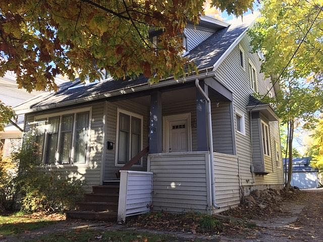 1st image of 918 W Shiawassee St APT 3