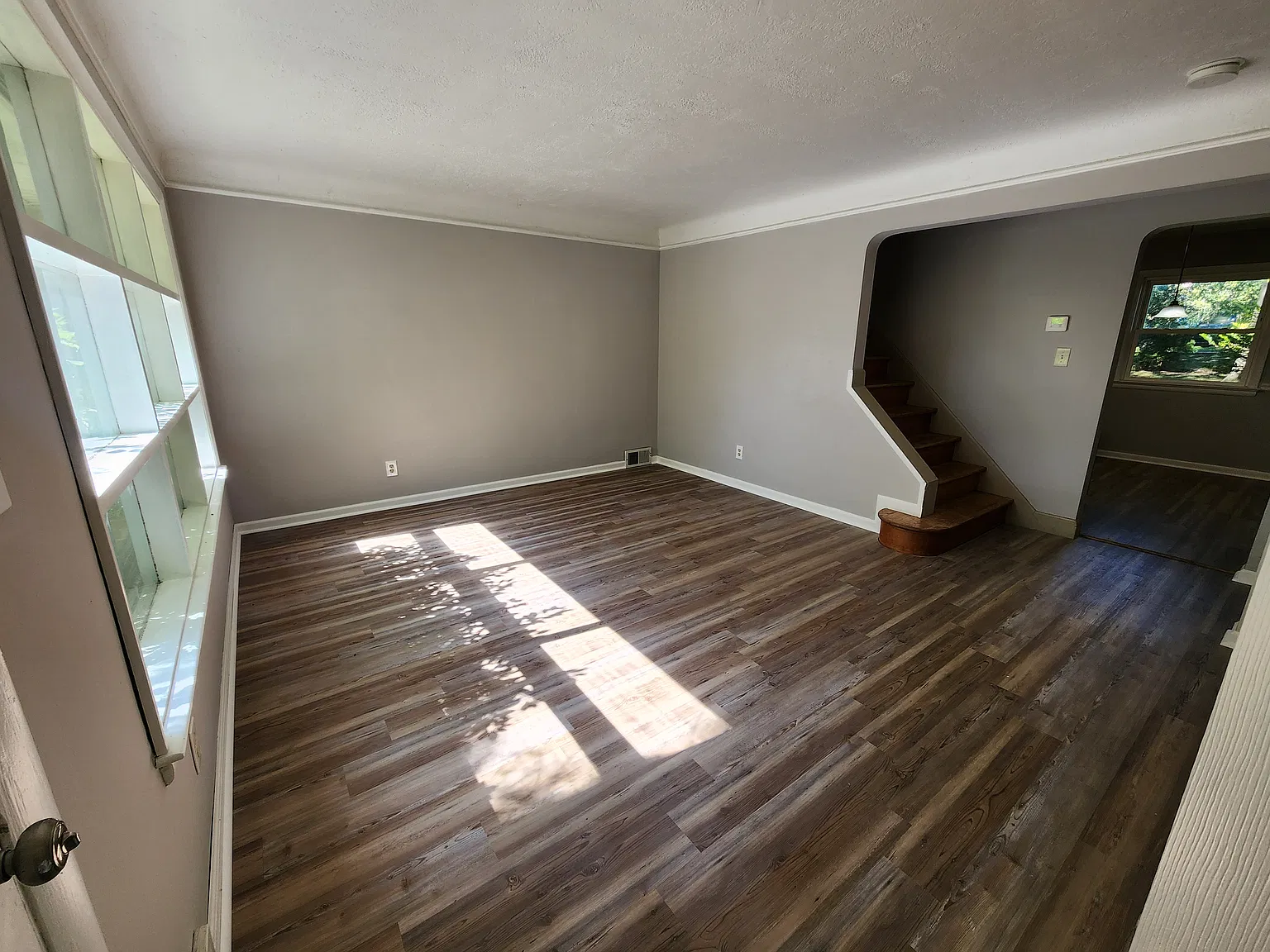 3 bed, 1392 sqft, $1,900 — Photo 2