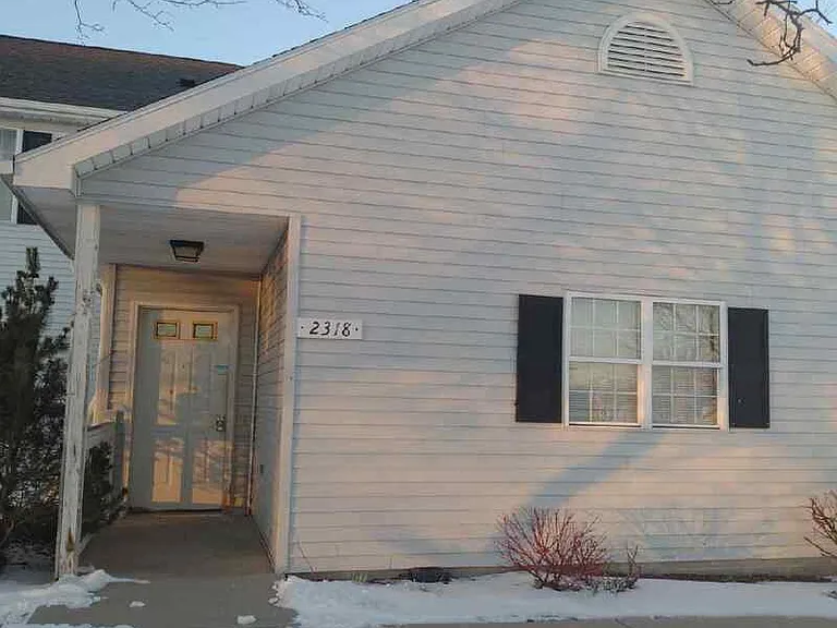 2318 Valley Rd — Photo 1