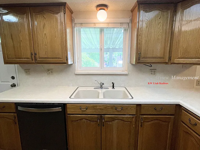 1498 E Pioneer Rd — Photo 6