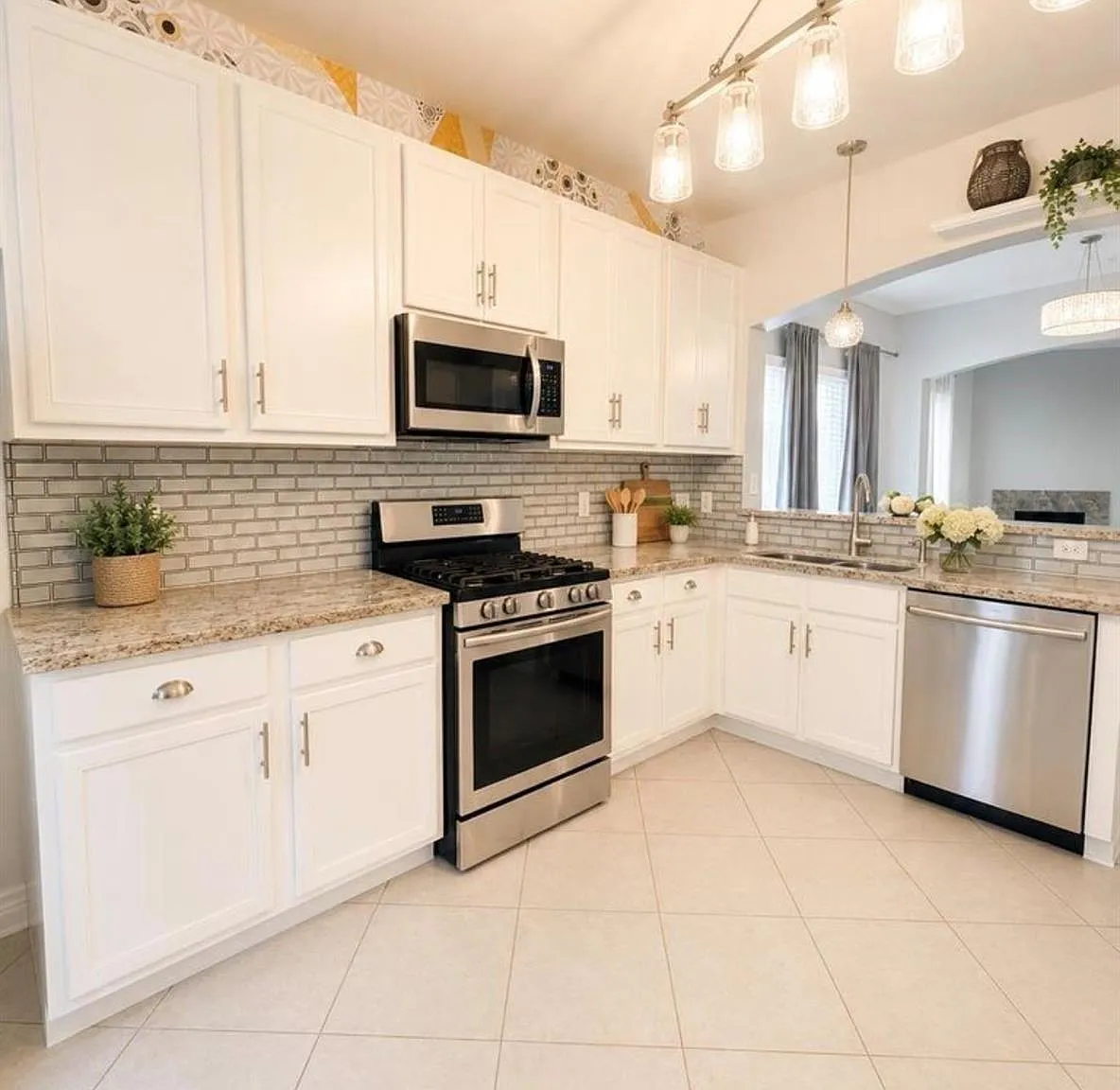 3 bed, 2.5 bath, 2202 sqft, $2,100 — Photo 4