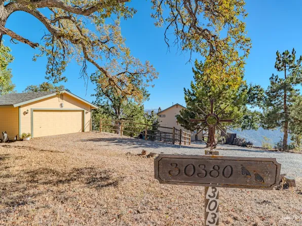 30380 Starland Dr, Tehachapi, CA 93561