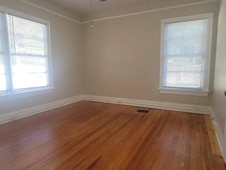 132 Arlington Ave W — Photo 4