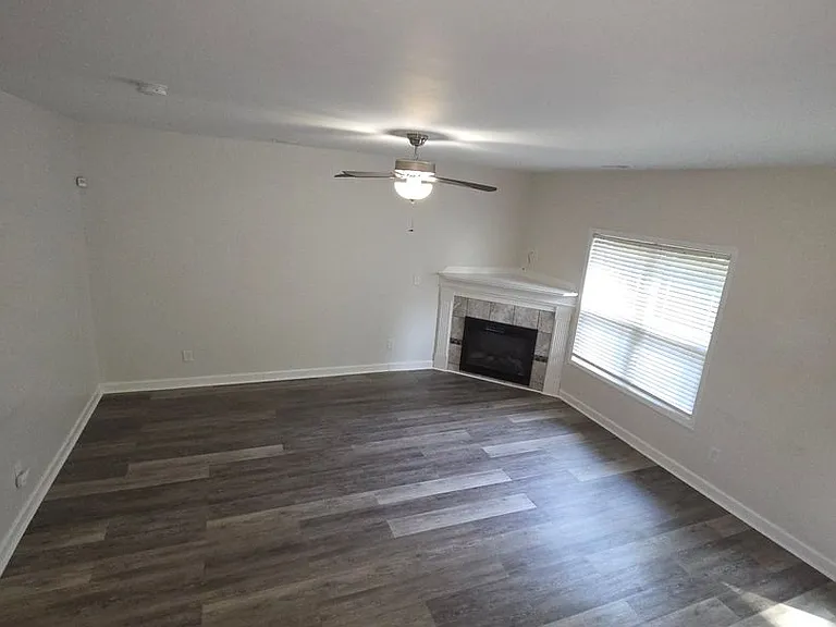 106 Lark Ct — Photo 2