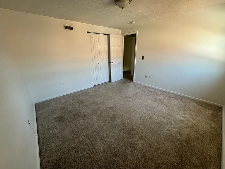 807 Clareridge Ln — Photo 3
