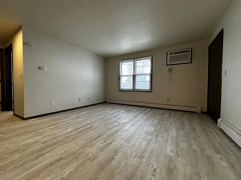 1052 Winter Ln — Photo 5