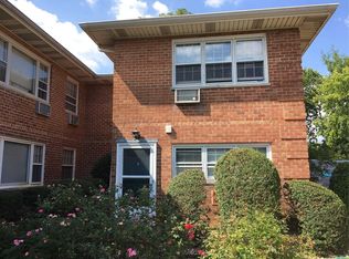 88 Shore Rd #2, Manhasset, NY 11030