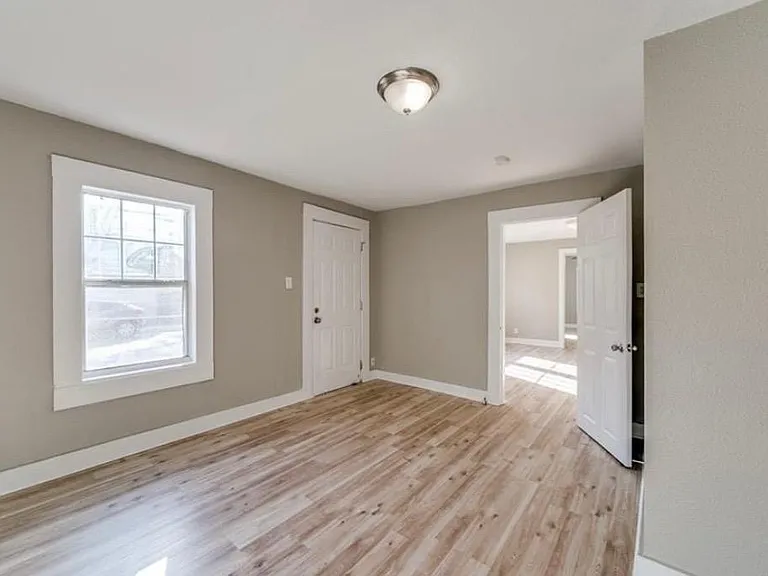 406 N San Marcos St — Photo 5
