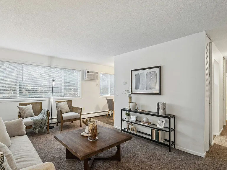Wayzata Lake Apartments — Photo 13