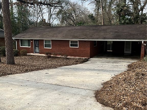 2nd image of 207 Pine Ln