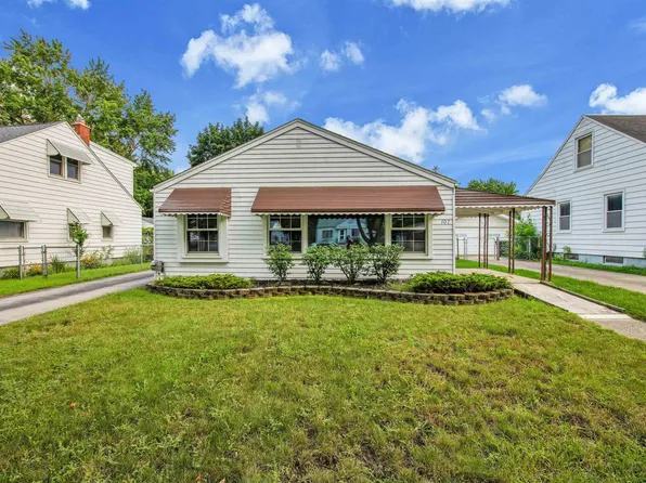 107 Canfield Dr, Mount Clemens, MI 48043