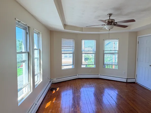 (undisclosed Address), Warren, RI 02885