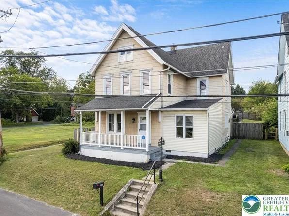 297 Blue Mountain Dr, Walnutport, PA 18088