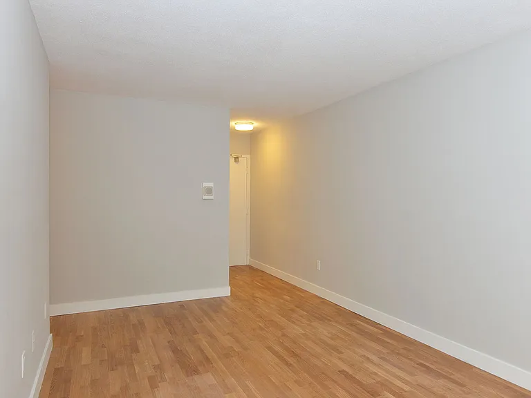 230 Oak St — Photo 7