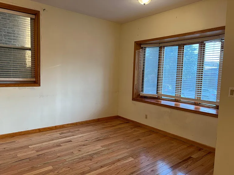 3815 S Parnell Ave #1F — Photo 2