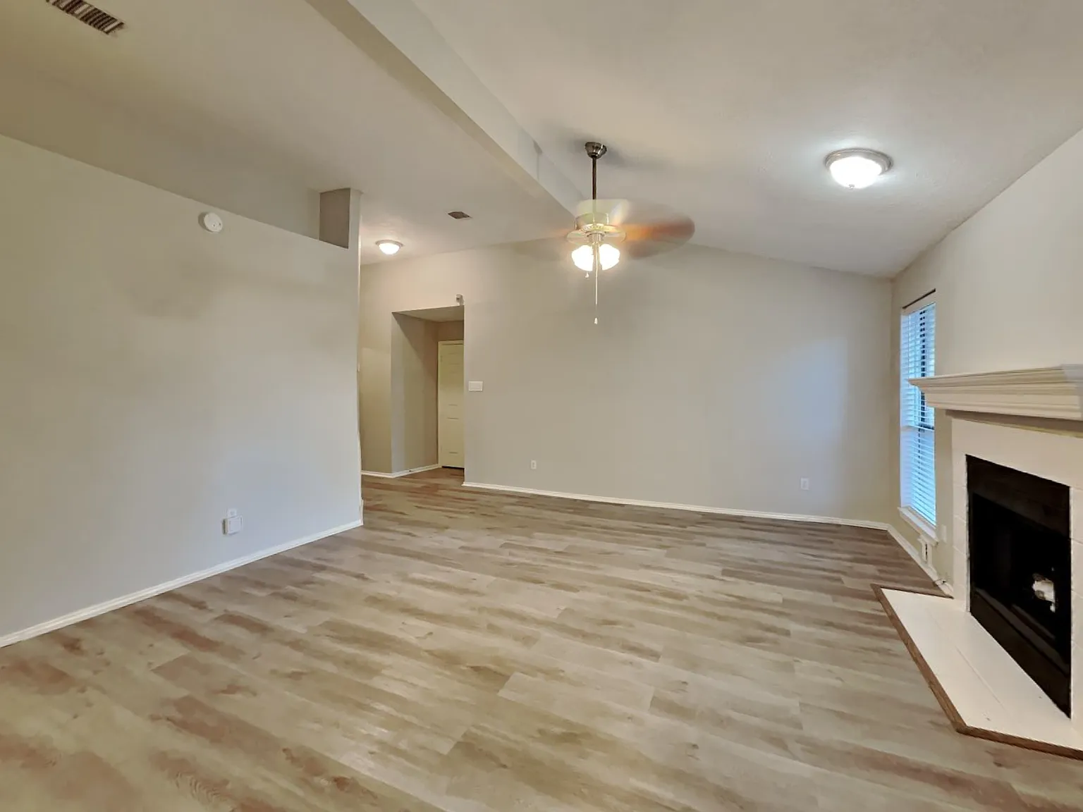 4 bed, 2.0 bath, 1635 sqft, $1,745 — Photo 3