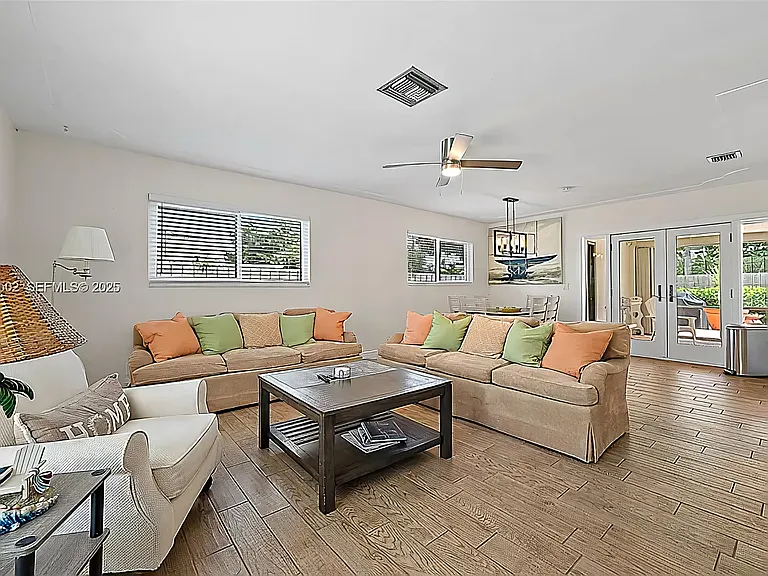 367 Riverside Dr — Photo 5