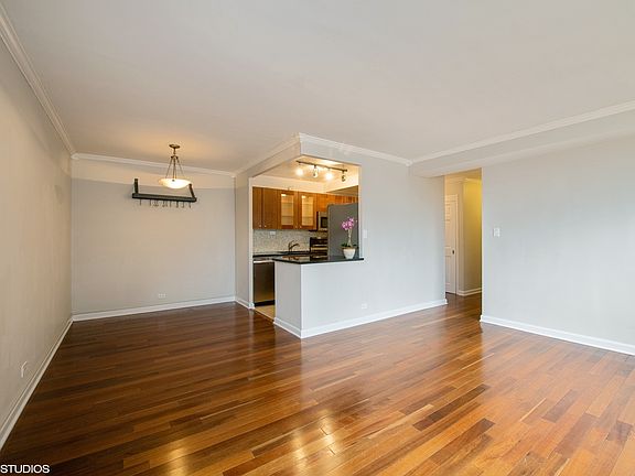 2nd image of 3950 N Lake Shore Dr APT 727E