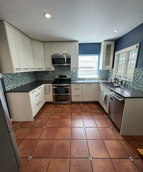 1562 N Mar Vista Ave — Photo 8
